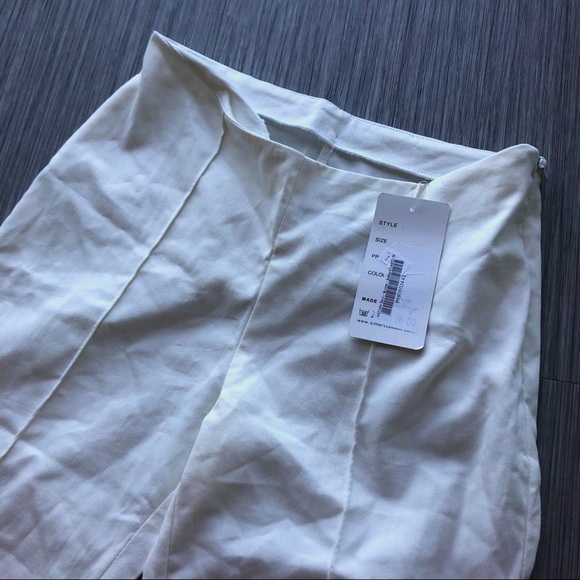 🆓 WHITE ZIP-UP PANTS - Picture 2 of 5